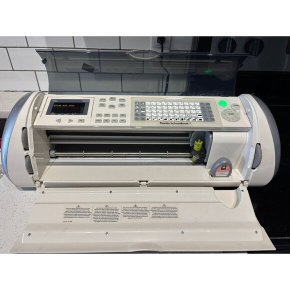 Cricut Expression (CREX001) White Size 22.5"x9.5"x7.5" - Picture 1 of 16